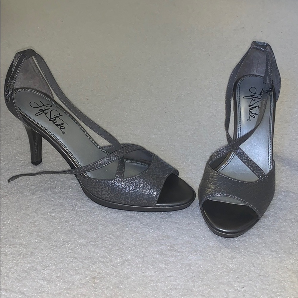 Life Stride Grey Heels